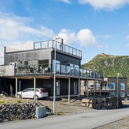 Nydelig Moderne Villa Med Fantastisk Beliggenhet. Kabelvåg Exterior foto